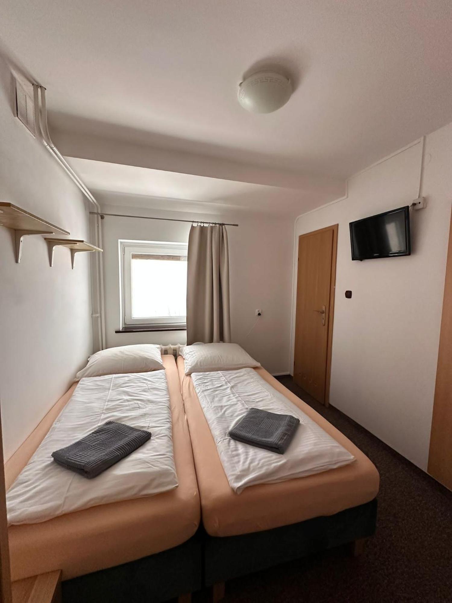 Straszny Dwor Hotel Duszniki Zdroj Ruang foto