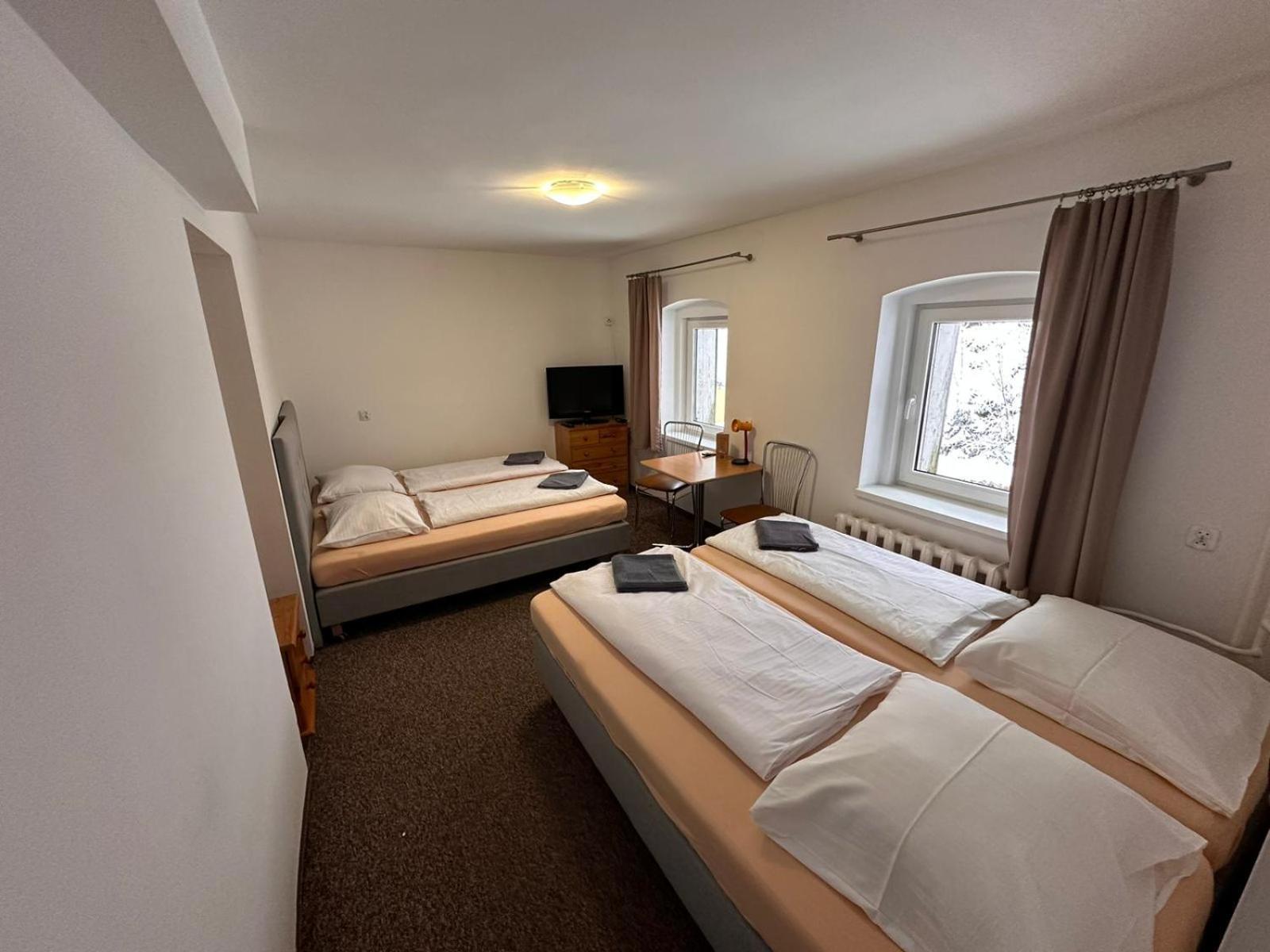 Straszny Dwor Hotel Duszniki Zdroj Ruang foto
