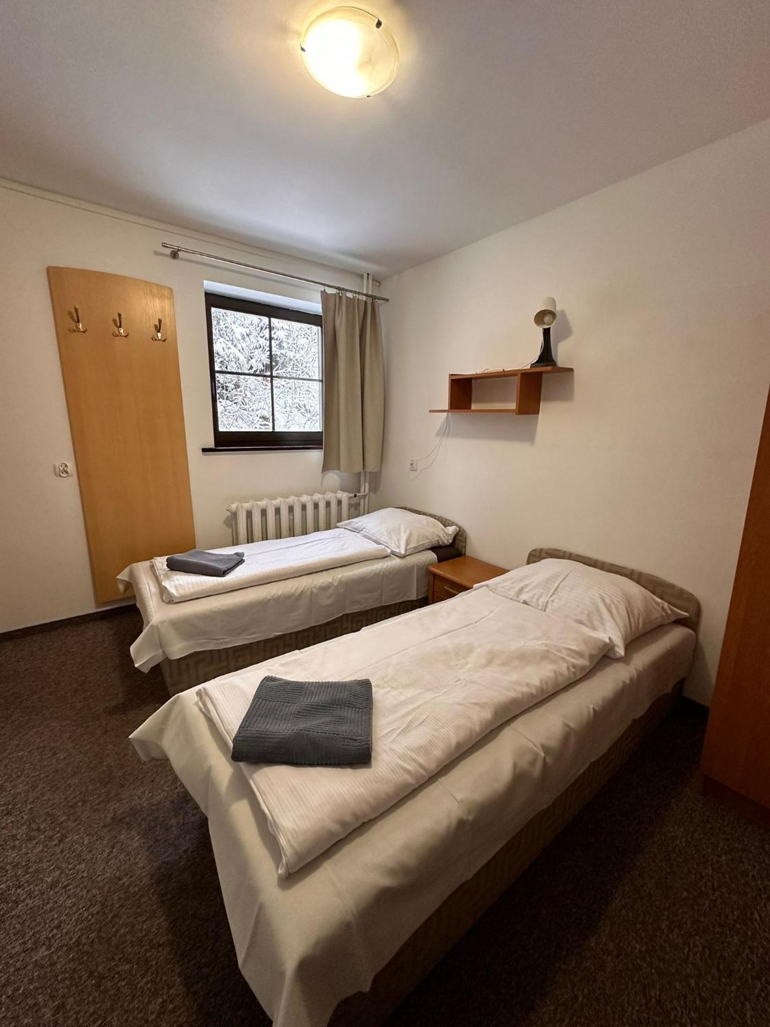 Straszny Dwor Hotel Duszniki Zdroj Ruang foto